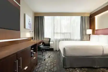 DoubleTree by Hilton Toronto Airport West - 5