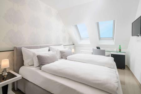 Best Western Plus Celebrity Suites - 4