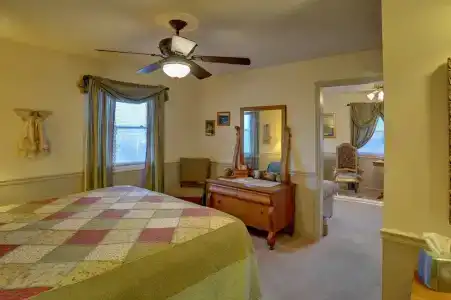 Blue Mountain Mist Country Inn - 127