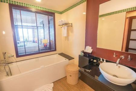 Grand Pacific Sovereign Resort & Spa - 9