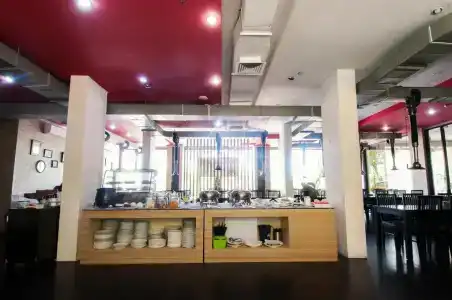 100 Sunset Boutique - 18