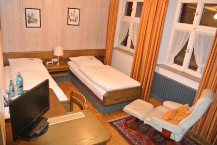 Hotel-Restaurant Goldenes Lamm - 3