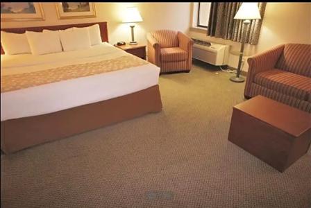 La Quinta Inn by Wyndham Indianapolis Airport Executive Dr - 23
