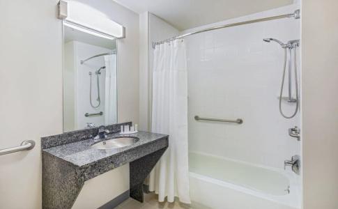 Hilton Garden Inn - 6