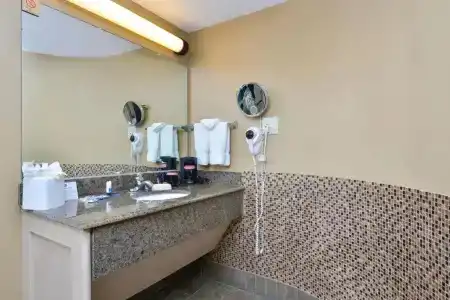 Best Western Royal Sun Inn & Suites - 92