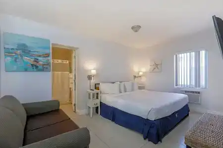 Hollywood Broadwalk Oceanside - 53