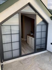 White Golden Suite - 18
