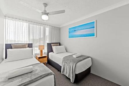 Burleigh Beach Tower - 119
