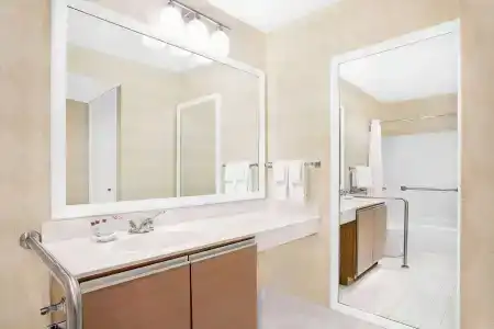Hawthorn Suites - 5