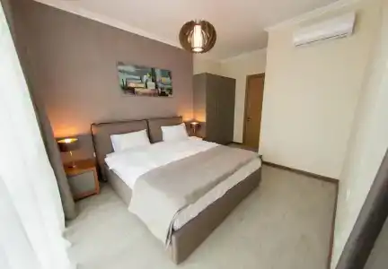 Season Suite Apart - 2