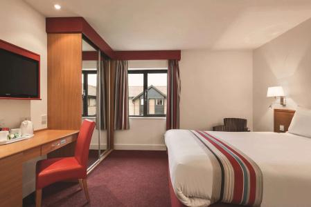 Ramada Cambridge - 3