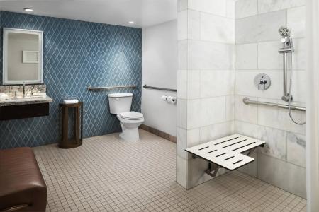 Triada, Autograph Collection - 32