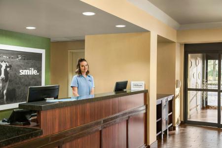 Hampton Inn Portland Airport - 23