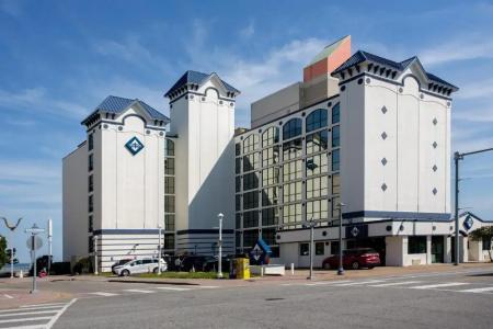 Super 8 by Wyndham Virginia Beach Oceanfront - 33
