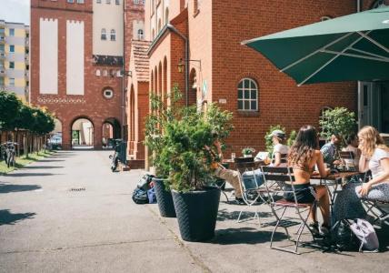 Three Little Pigs Hostel - Your Berlin Castle - 5
