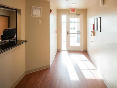 Woodspring Suites West In Qd - 26