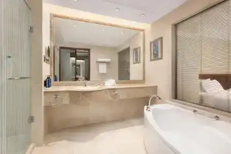 Radisson Blu Shanghai New World - 41