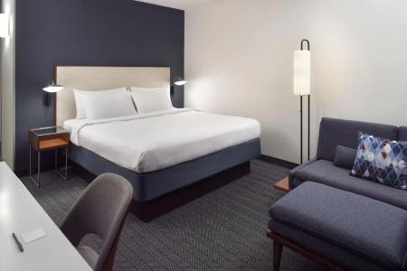 Courtyard by Marriott Broadway - 2