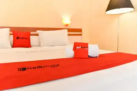 RedDoorz Plus near Mall Bali Galeria 2 - 13