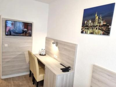 Adler Frankfurt - 27