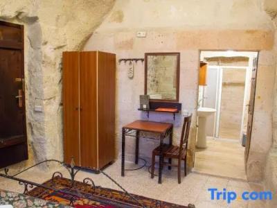 Caravanserai Cave - 293