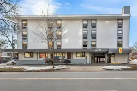 Super 8 by Wyndham Chicago IL - 7
