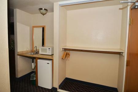 Sunrise Inn - 75
