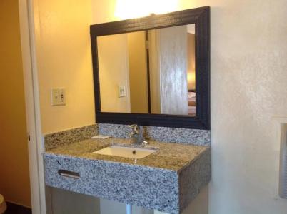 Diamond Inn & Suites - 14