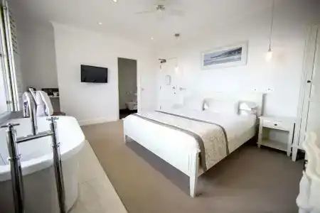 Holm House - 4