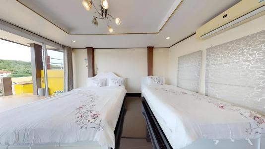 Yellow House Koh Sichang - 32