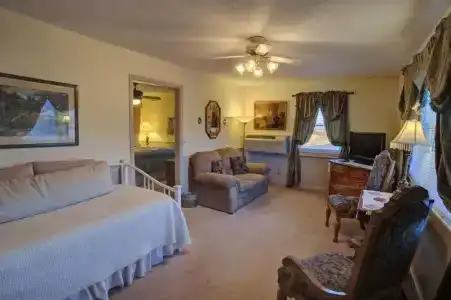 Blue Mountain Mist Country Inn - 135