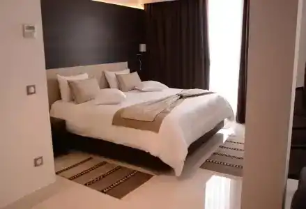 Radisson - 33