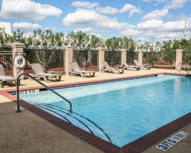 Restwell Inn & Suites I-45 North - 10
