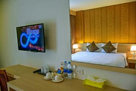 Ocean and Ole Patong - 17