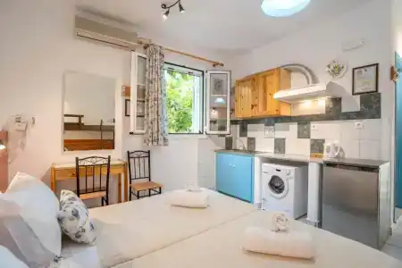 Kontaratos Studios & - 129