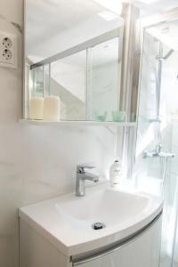 Guest House Steel - 61