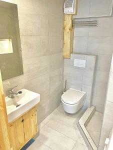 Lavender Circus Hostel, Doubles & Ensuites - 50