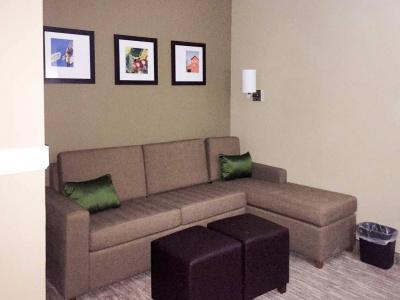 Comfort Suites - University - 13