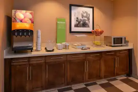 Hampton Inn Midtown-Aksarben - 20