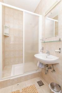 and Rooms Iva - 41