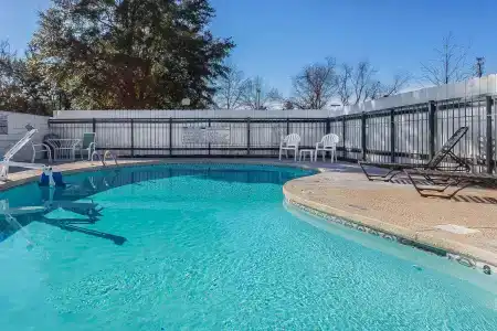 Rodeway Inn - 10