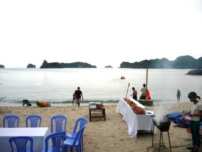 Monkey Island Resort - 17