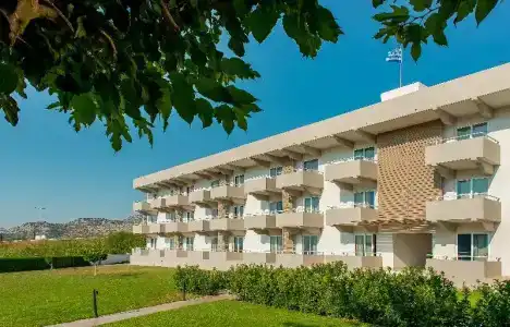 Zoes & Suites - 66