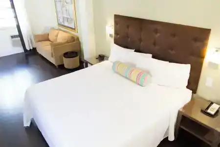 Dorchester & Suites - 43