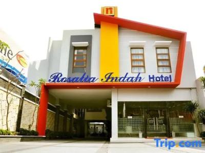 Rosalia Indah - 24