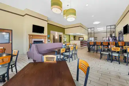 Best Western Ambassador Inn & Suites - 33