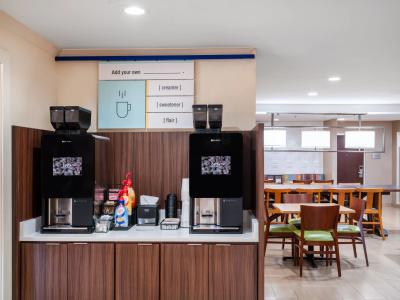 Fairfield Inn West - 31
