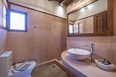 Saint Artemios and Oriental Suites - 25
