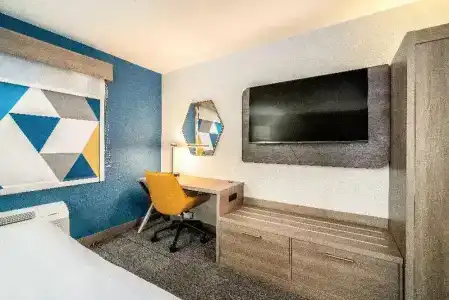 Holiday Inn Express & Suites Phoenix - West, an IHG - 38