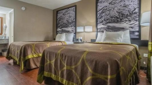 Super 8 by Wyndham Downtown at Convention Center - 26